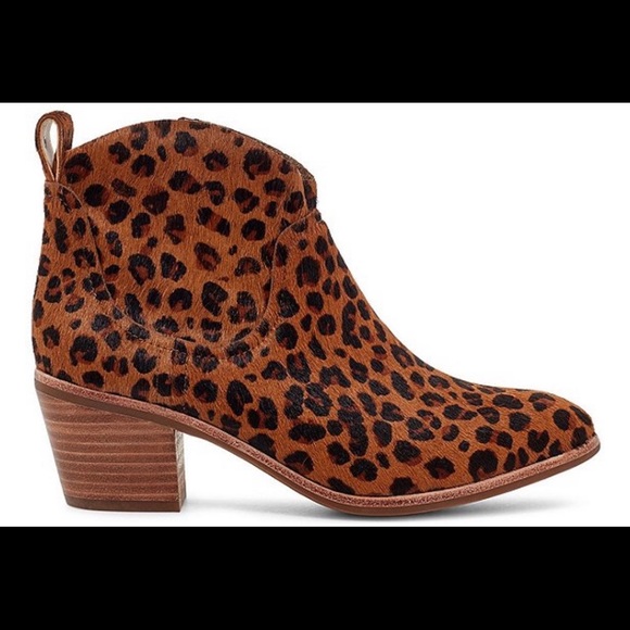 UGG®, the Kingsburg Leopard Calf Hair - Picture 2 of 6